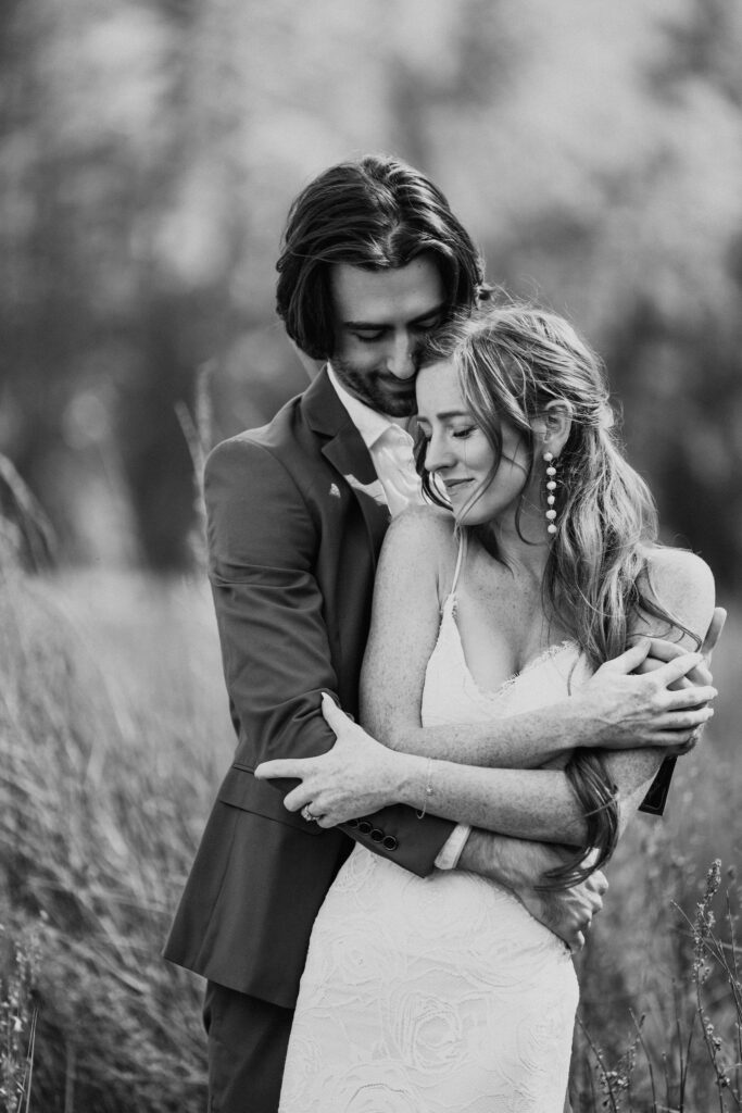 black and white of eloping couple in Yosemite