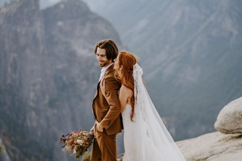 yosemite elopement photographer capturing love at Taft Point