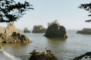 secret beach in oregon image of eloping couple