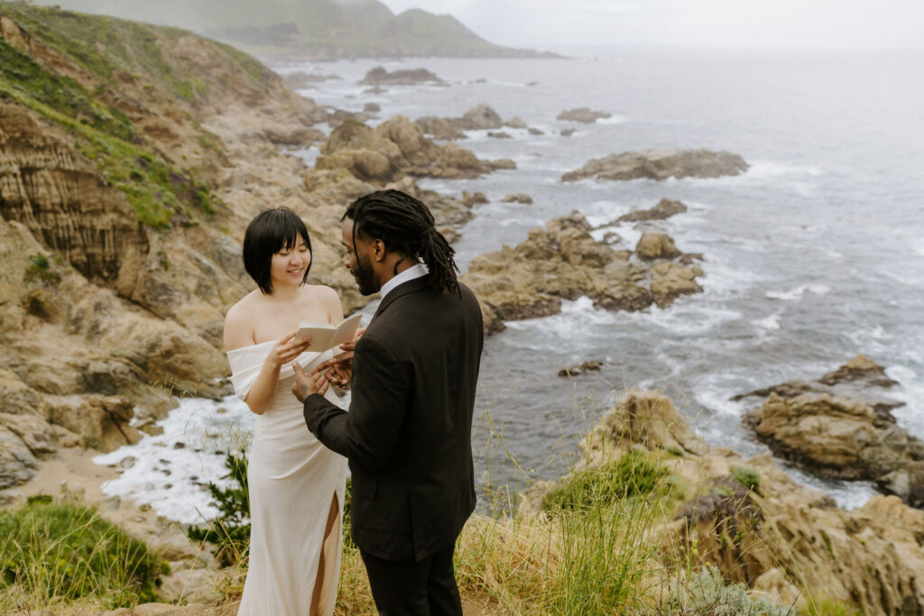 couple exchanging vows over big sur bluffs
