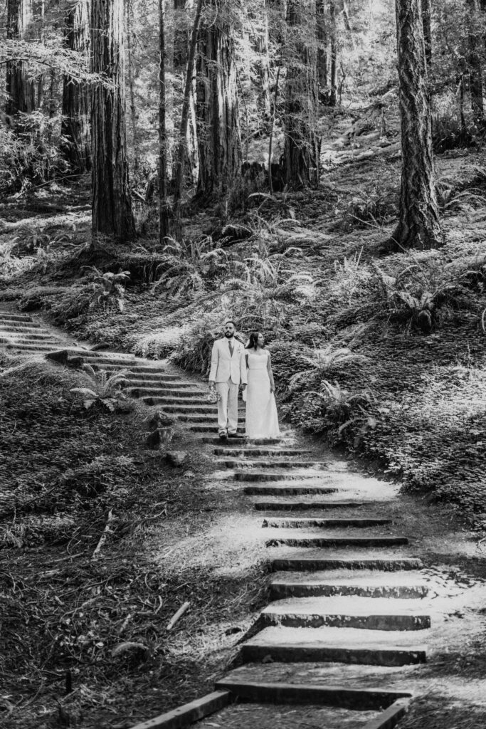 black and white of eloping couple in muir woods