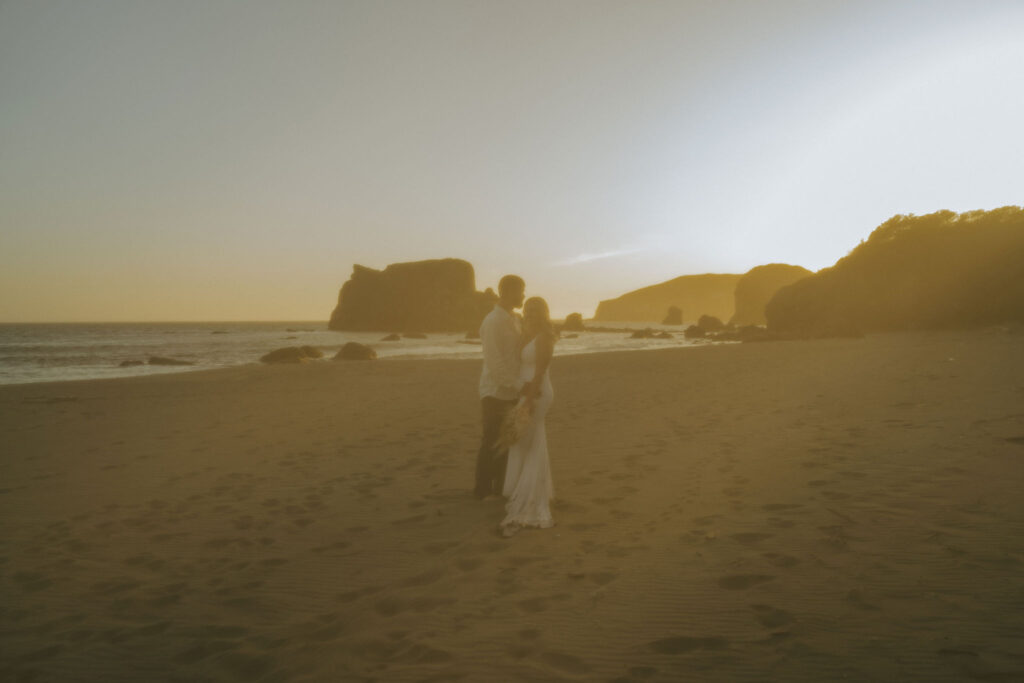 dreamy sunset photos for oregon coast elopement