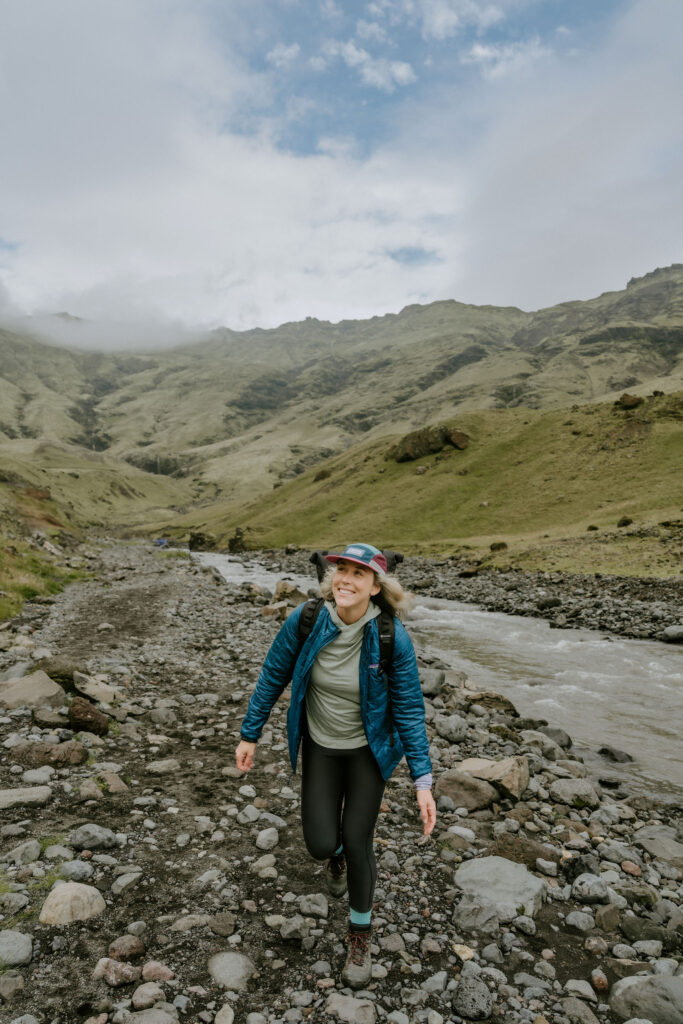 iceland elopement photographer hiking to hot springs