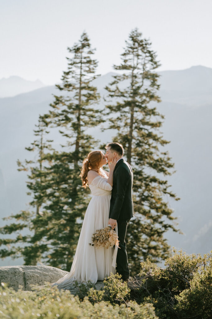 bride and groom kissing in Yosemite