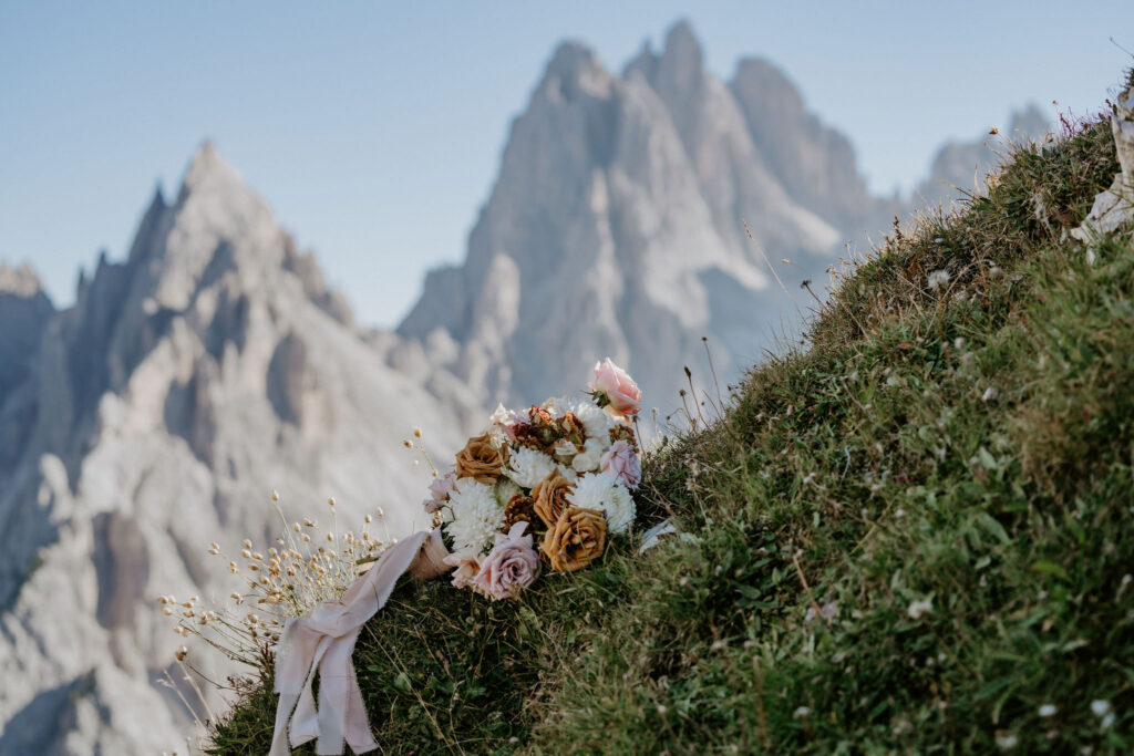elopement bouquet with mountain backdrops