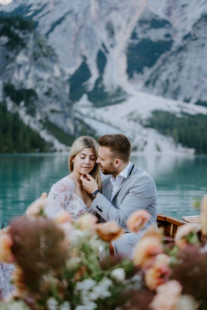 romantic elopement couple in a boat at lago di braies