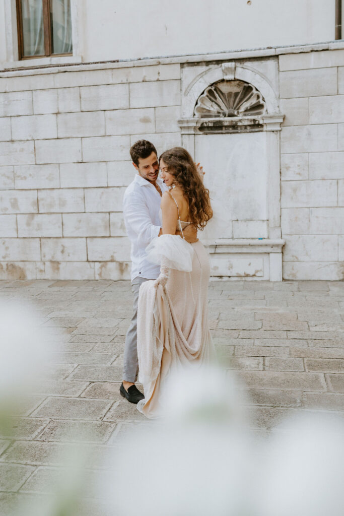 romantic elopement moments surrounded by ancient streets of venice