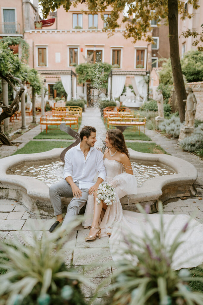 romantic venice elopement couple at a cute fountain