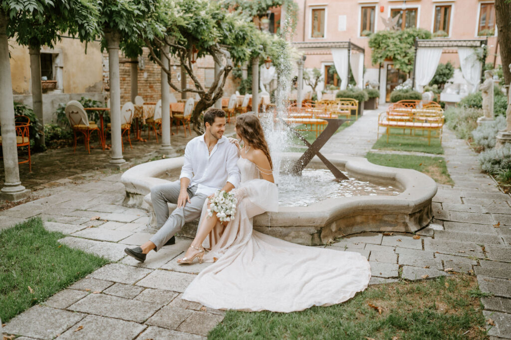 romantic venice elopement couple at a cute fountain