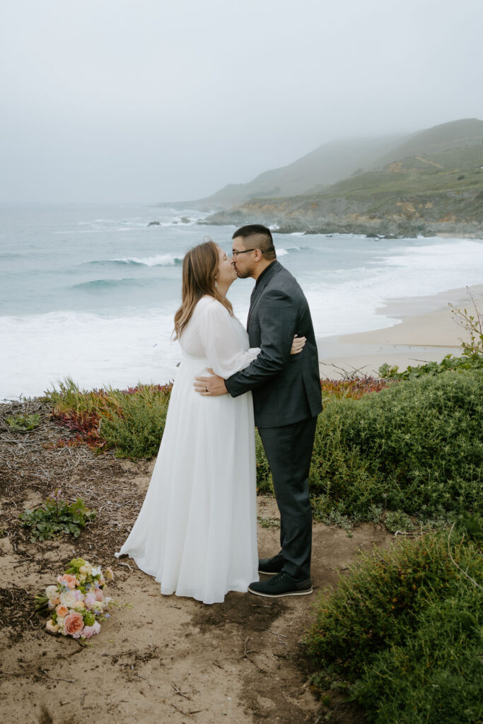 sweet big sur elopement ceremony at garrapata beach overlook