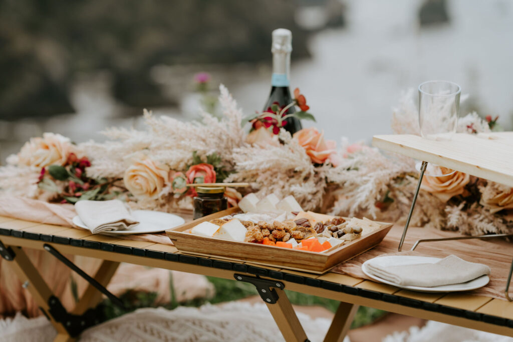 romantic elopement picnic at secret beach, oregon