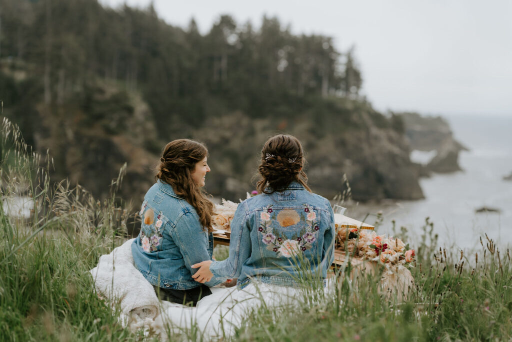 romantic elopement picnic at secret beach, oregon