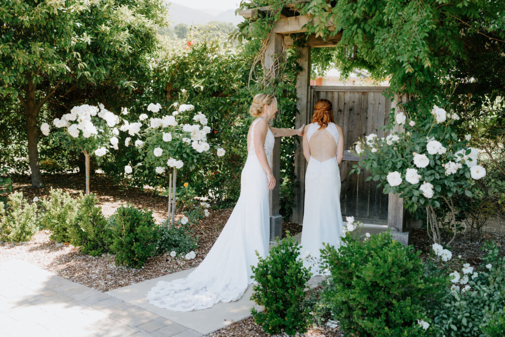 emotional first look at the courtyard of bernardus lodge