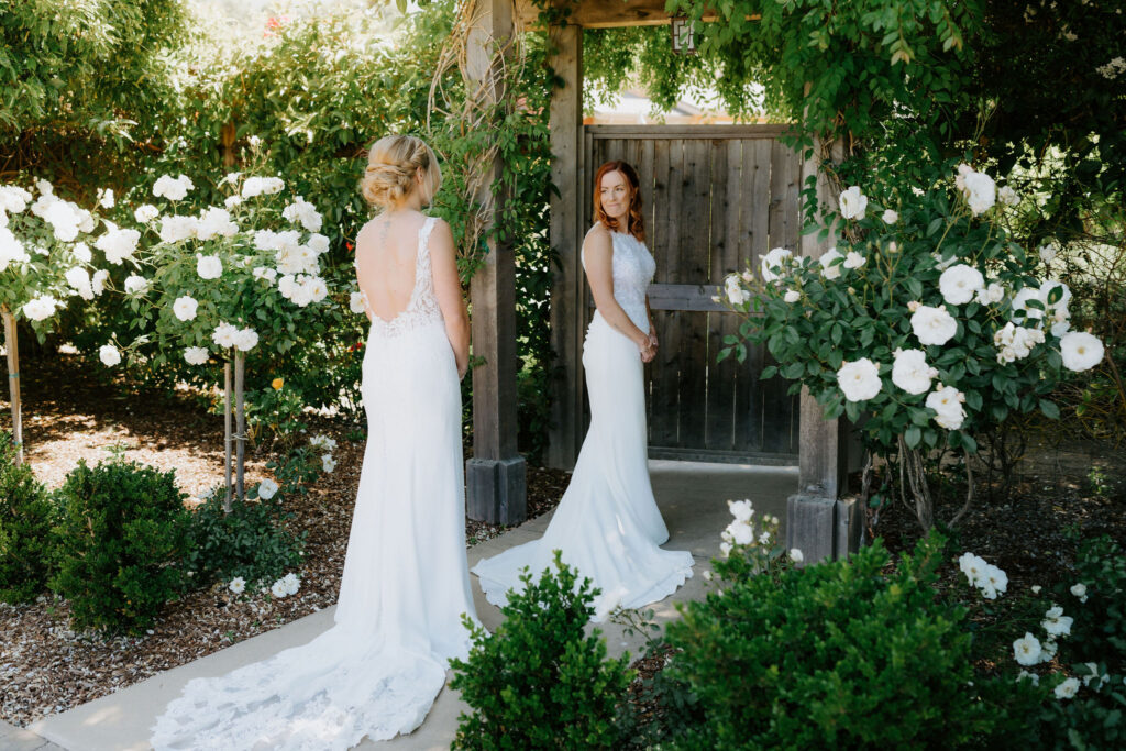 emotional first look at the courtyard of bernardus lodge