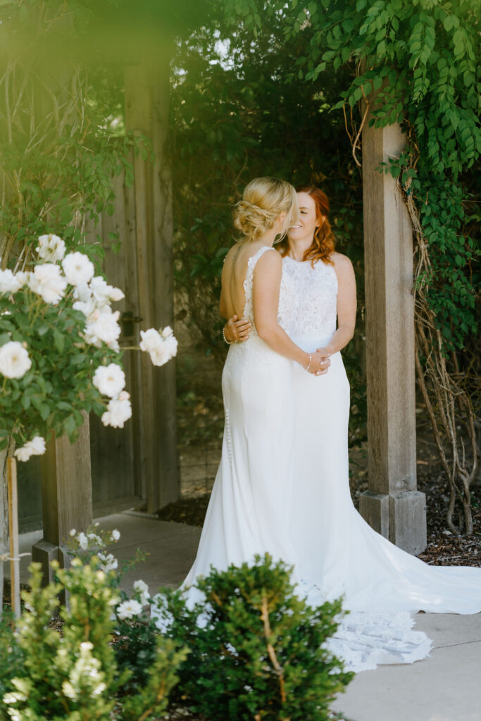 emotional first look at the courtyard of bernardus lodge
