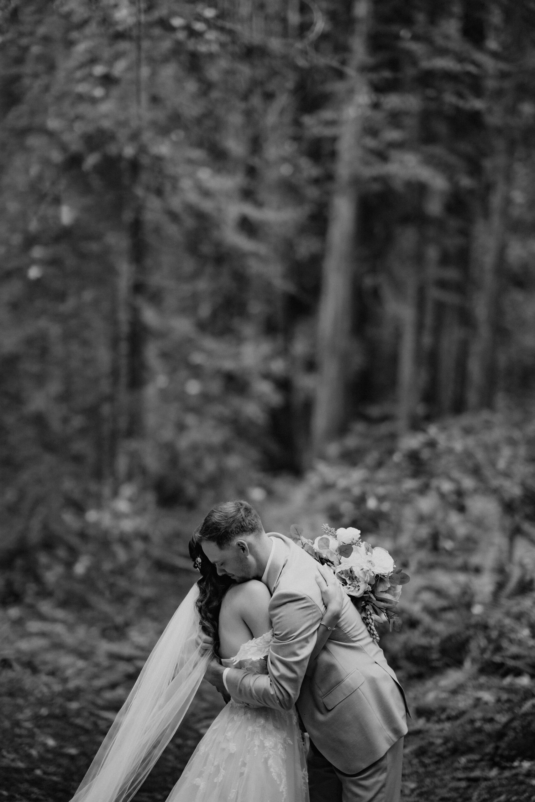 candid bride and groom hug moment at armstong redwoods