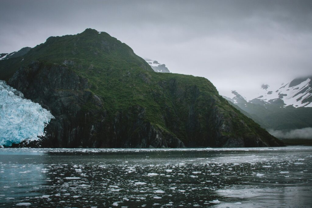 stunning glacier picture in alaska