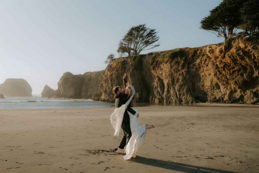 Mendocino elopement at sunset on the beach