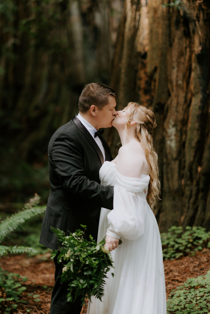 cute picture of the newlyweds kissing