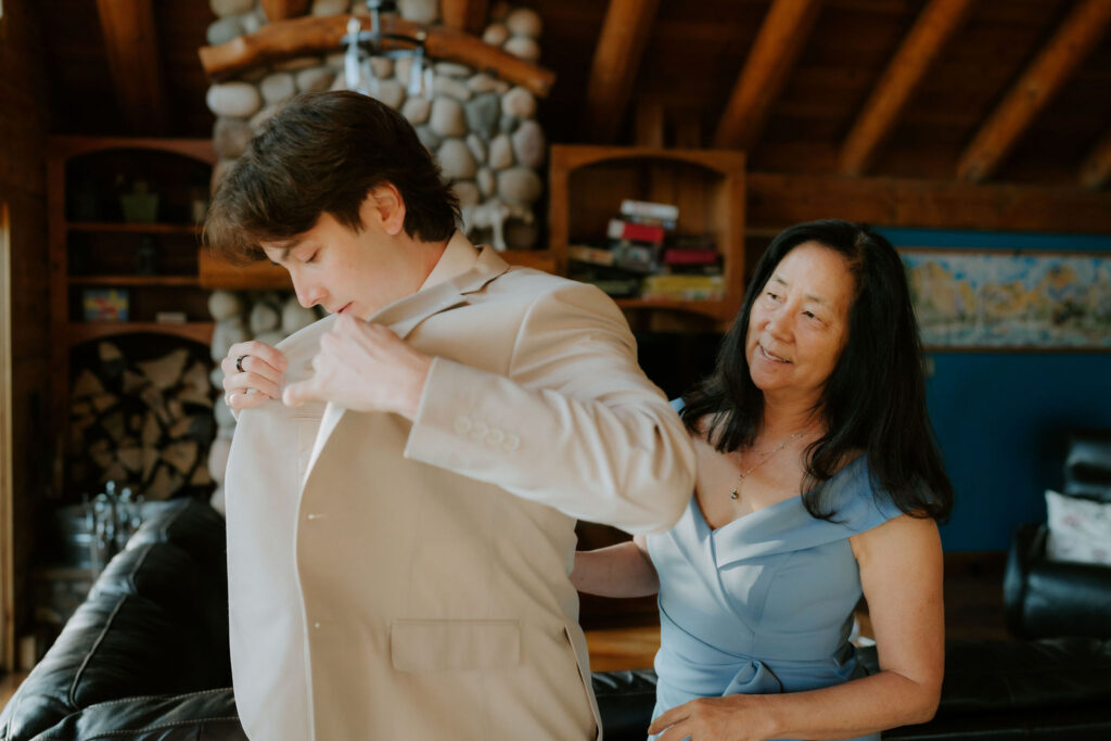 A Spring Yosemite Elopement with Family, Dogs, and Sunset Vows at Taft Point