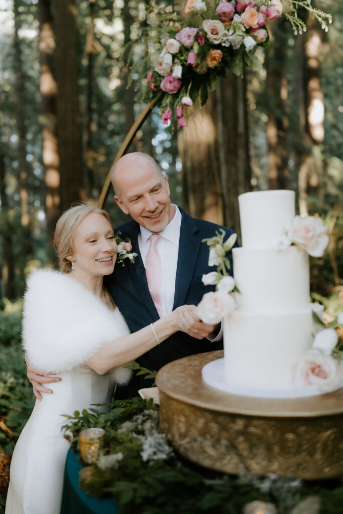 newlyweds cutting their wedding cake