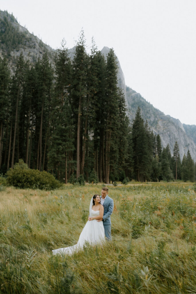 beautiful picture of the newlyweds kissing