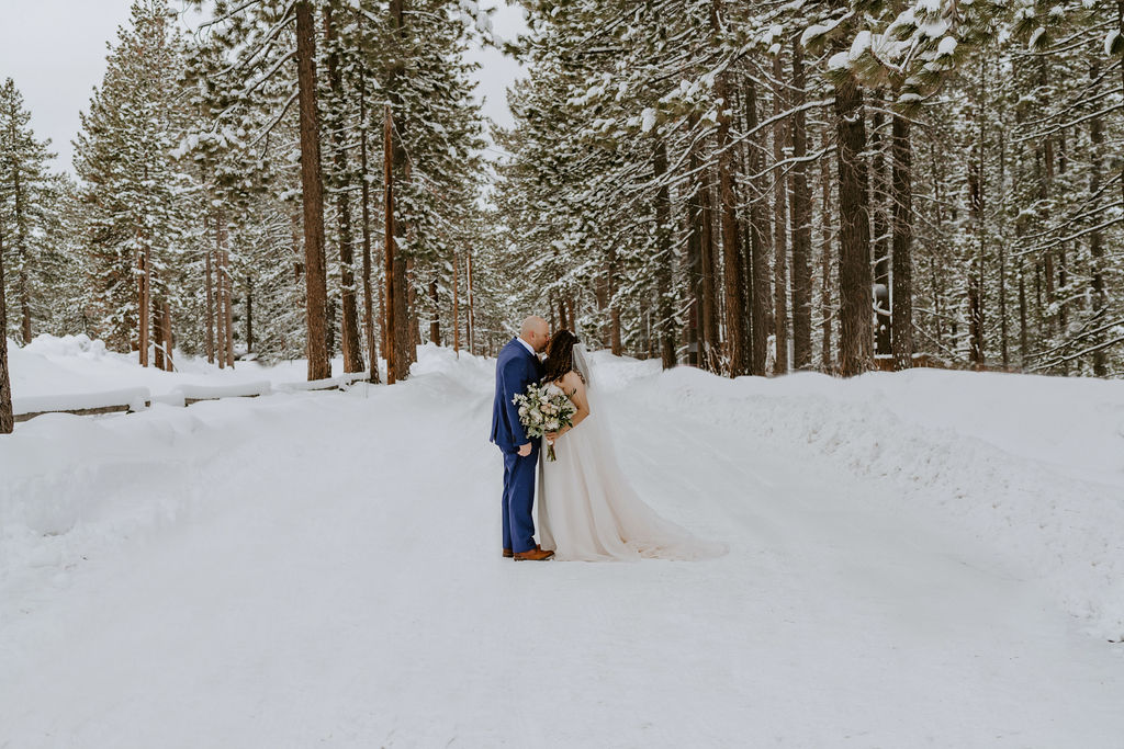 Tahoe winter elopement couple in the snow