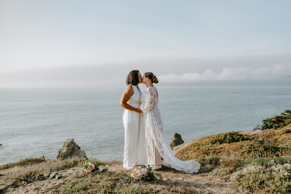 couple sharing a kiss while eloping in san francisco